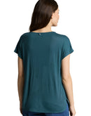Camiseta manga corta  de mujer con cuello en pico y estampado liso