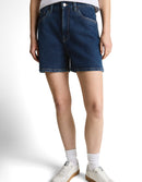 Short de mujer de cintura media y corte recto, con bolsillo y diseño liso
