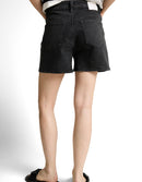 Short de mujer de cintura media y corte recto, con bolsillo y diseño liso