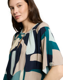 Blusa de manga japonesa mujer con cuello redondo y estampado abstracto