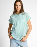 Blusa de manga corta de mujer con cuello redondo, cierre con botones y microestampado