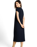 Vestido midi de manga corta con cuello redondo y diseño liso