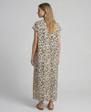 Vestido midi de manga corta con cuello pico y estampado abstracto