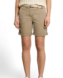 Bermuda chino de mujer con bolsillos y cierre frontal