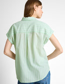 Camisa de manga japonesa corta de mujer con cuello de solapa con botoenes y diseño de rayas