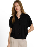 Camisa de manga corta de mujer con cuello clásico y diseño liso