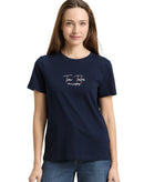 Camiseta de manga corta de mujer con cuello redondo y diseño liso con logo central
