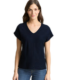 Camiseta de mujer de manga corta con cuello de pico y diseño liso