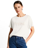 Camiseta de manga corta de mujer con cuello redondo, diseño liso y texto frontal