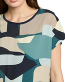 Camiseta manga corta de mujer con cuello redondo y estampado abstracto