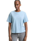 Camiseta de manga corta de mujer con cuello redondo y bordado central
