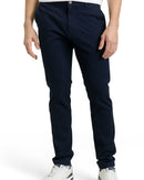 Pantalón recto de hombre con cintura media y diseño liso