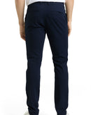Pantalón recto de hombre con cintura media y diseño liso