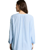 Blusa de manga larga camisera de mujer con cuello de pico y rayas finas