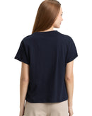 Camiseta manga corta de mujer con cuello redondo, estampado liso y pequeño logo
