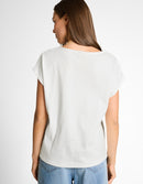 Camiseta de mujer de manga corta con cuello redondo y diseño liso con frunce en lateral inferior
