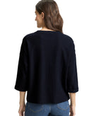 Camiseta de manga larga de mujer con cuello clásico y botones en los hombros y diseño de rayas