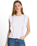 Camiseta de mujer sin mangas con detalle decorativo