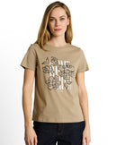 Camiseta de mujer con manga corta, cuello redondo y dibujo frontal