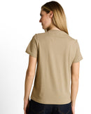 Camiseta de mujer con manga corta, cuello redondo y dibujo frontal