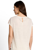 Camiseta de mujer con manga corta, cuello redondo y estampado de flores