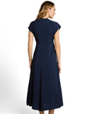Vestido midi con cuello redondo y manga corta