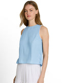 Blusa de mujer sin mangas con cuello redondo y detalle decorativo