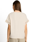 Camiseta de mujer con manga corta, cuello redondo y detalle calado