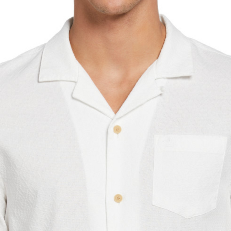 Camisa cuello campero de algodón texturizado Dobby blanca