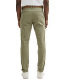 Chino de hombre en color marrón con corte slim
