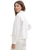 Cazadora vaquera de mujer con bolsillos