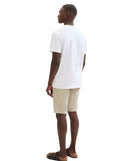 Bermuda de hombre con bolsillos liso beige