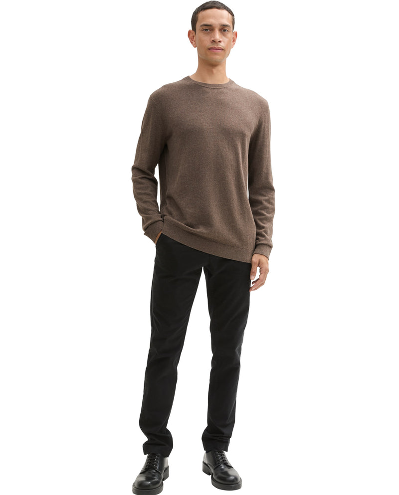 Jersey de hombre de color liso con cuello redondo marrón