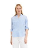 Camisa de mujer con cuello pico corte regular azul claro