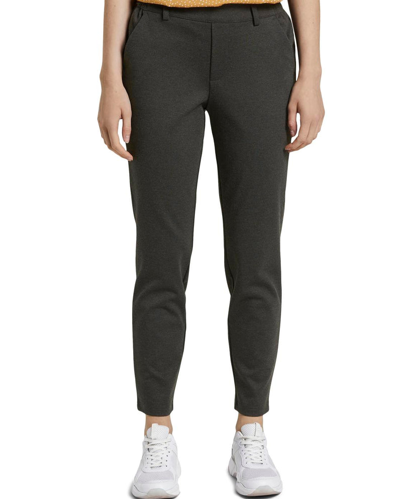 Loose women's pants with two front pockets